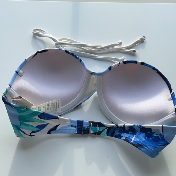 🦄5/25 Hollister bikini top - Picture 2 of 3